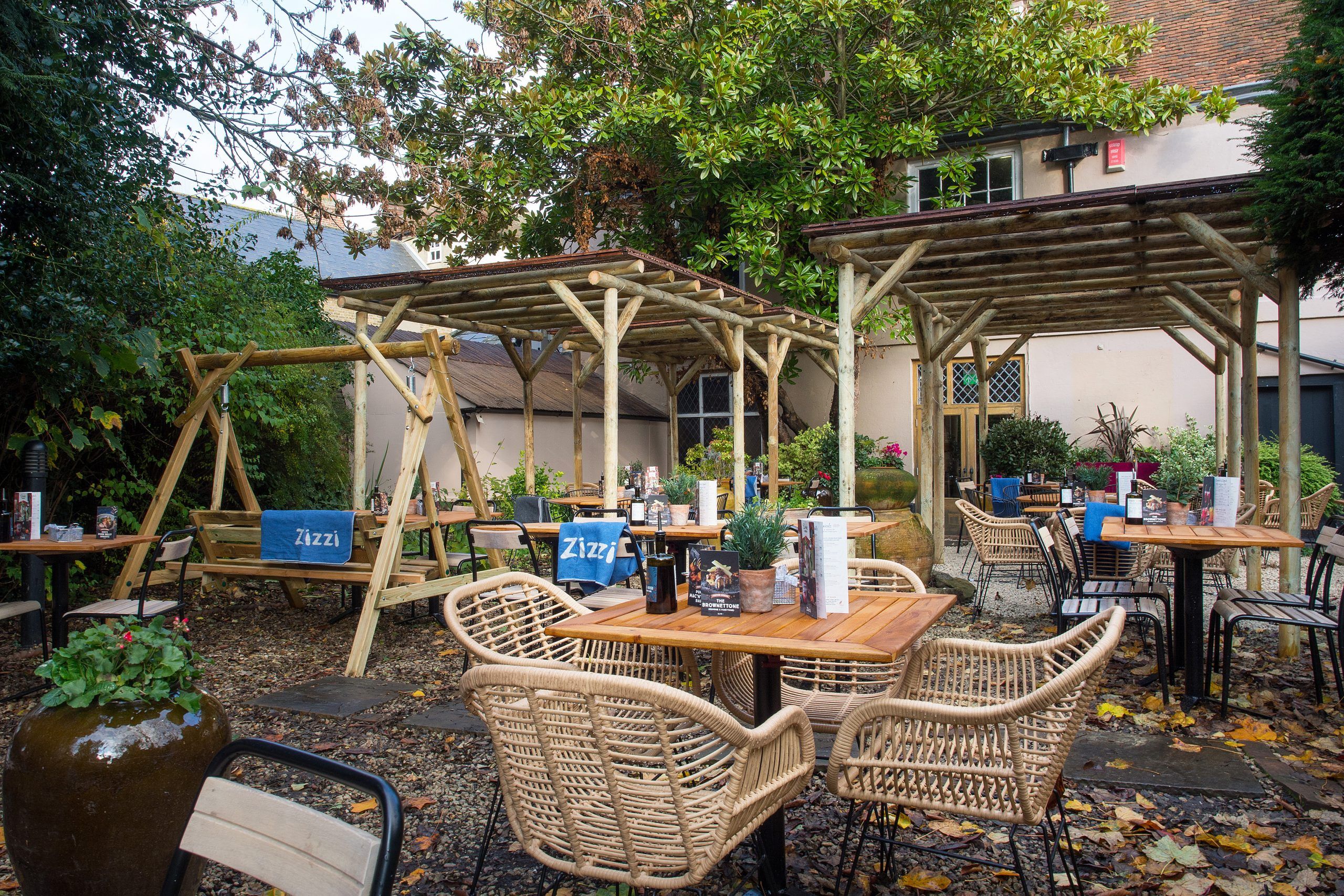 Zizzi Canterbury Outdoor Seating 