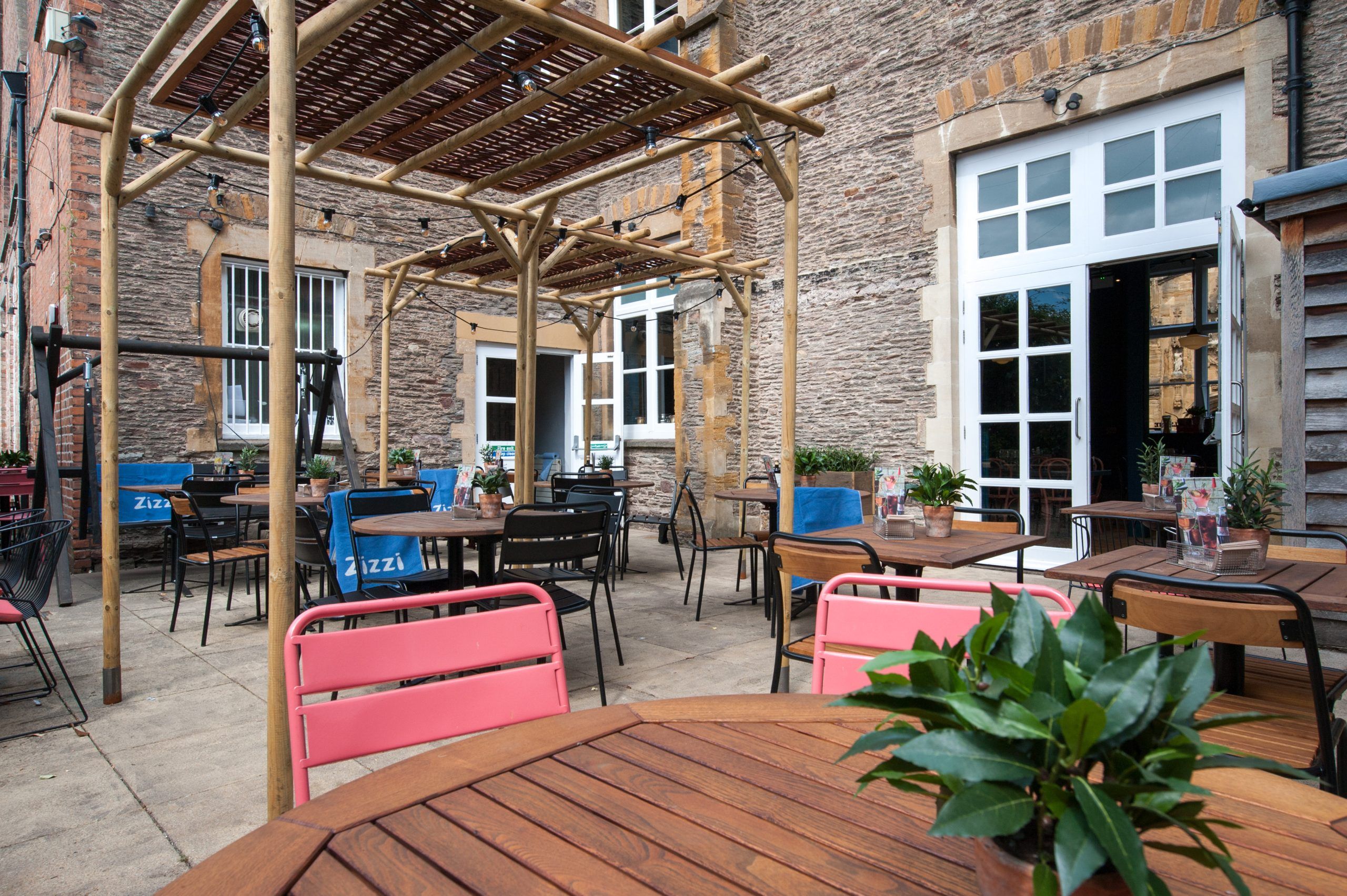 Zizzi Taunton Outside Seating 