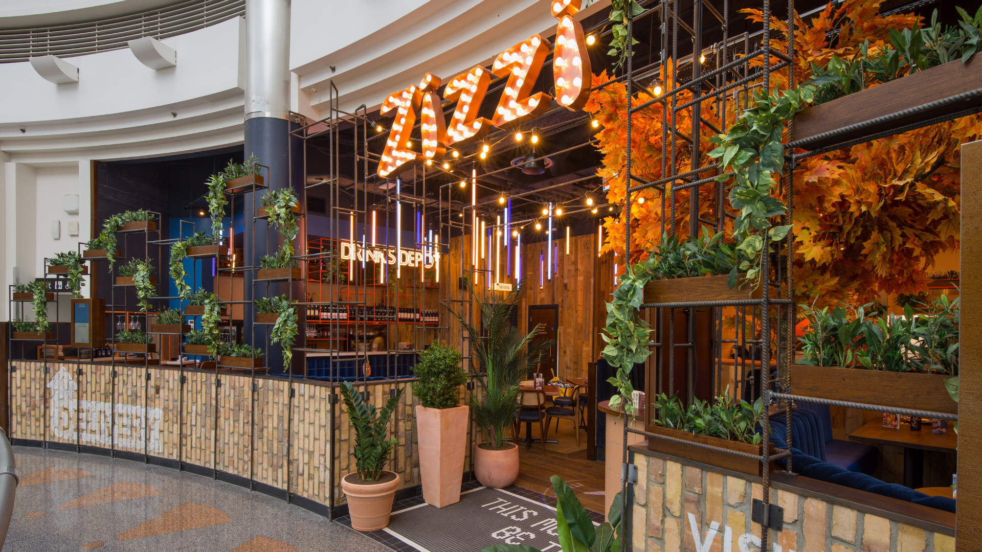 Zizzi Canary Wharf Exteriors 